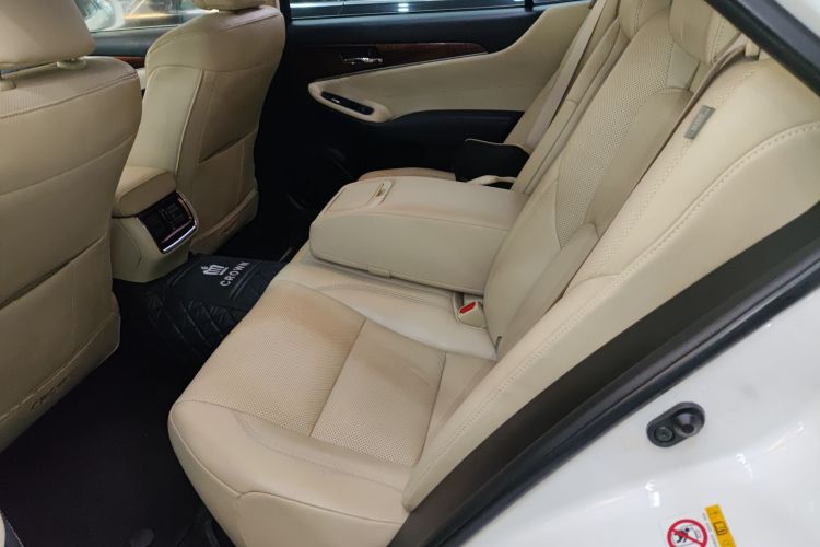 丰田 皇冠 2015款 2.5L 智享版中控内饰21