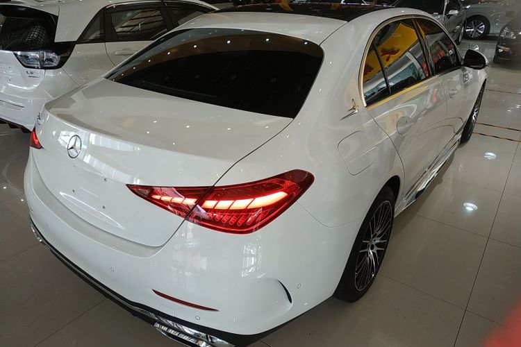 奔驰C级 2023款 C 260 L 运动版车身外观7