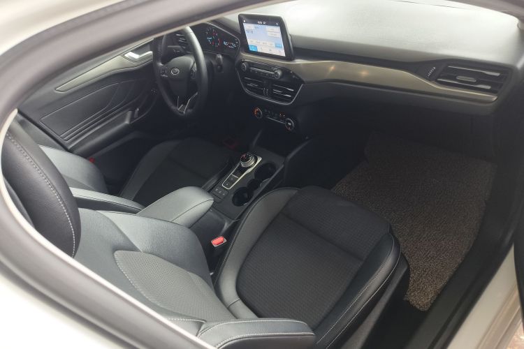 福特 福克斯 2020款 三厢 EcoBoost 180 自动锋潮型中控内饰41