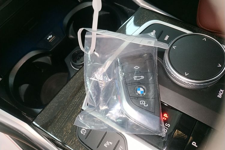 宝马3系 2023款 325Li M运动套装中控内饰7001