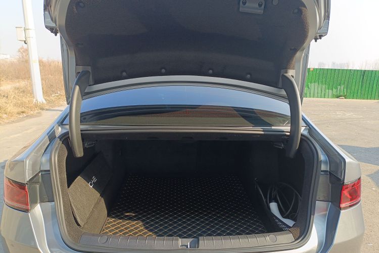 比亚迪 秦PLUS 2024款 荣耀版 DM-i 55KM领先型机舱底盘23