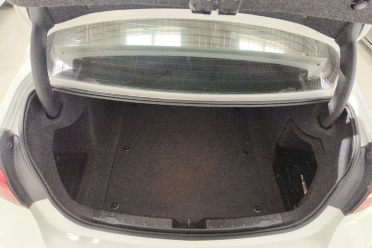 宝马3系 2018款 320i M运动曜夜版局部细节23