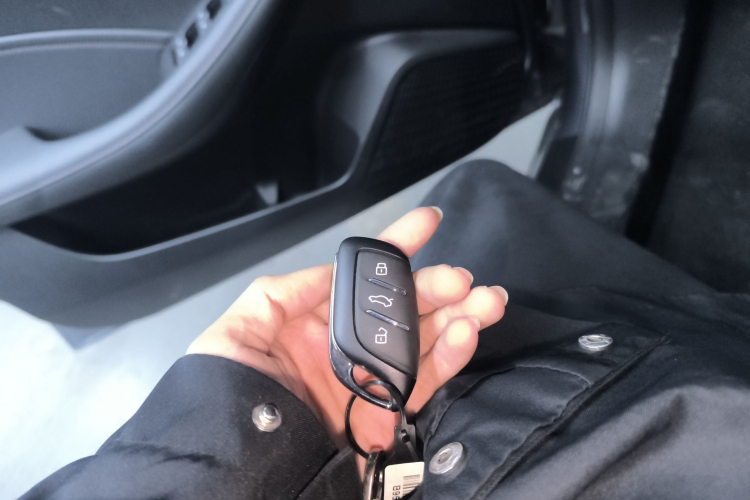 荣威i5 2023款 1.5L CVT豪华版中控内饰7001