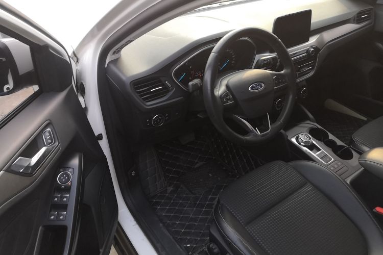 福特 福克斯 2019款 三厢 EcoBoost 180 自动锋潮型中控内饰20