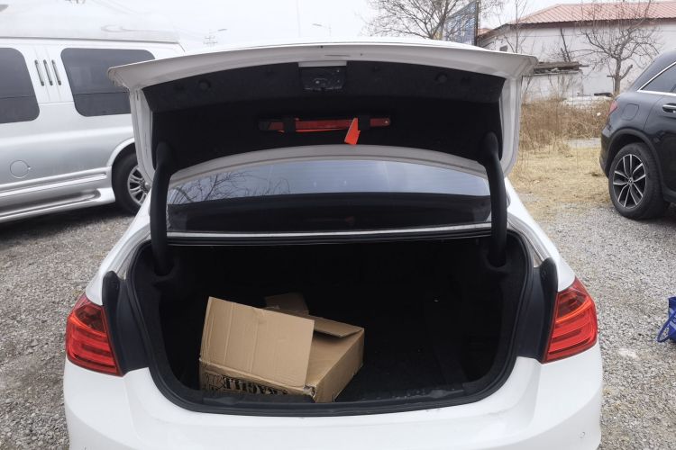 宝马3系 2015款 320Li 时尚型机舱底盘23