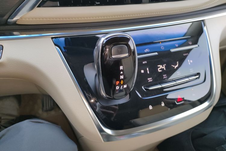 别克GL8 2023款 改款 陆上公务舱 豪华型中控内饰18