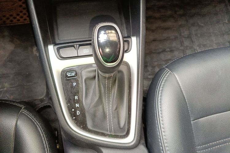 现代 悦动 2018款 1.6L 自动悦目版GL 国V中控内饰18