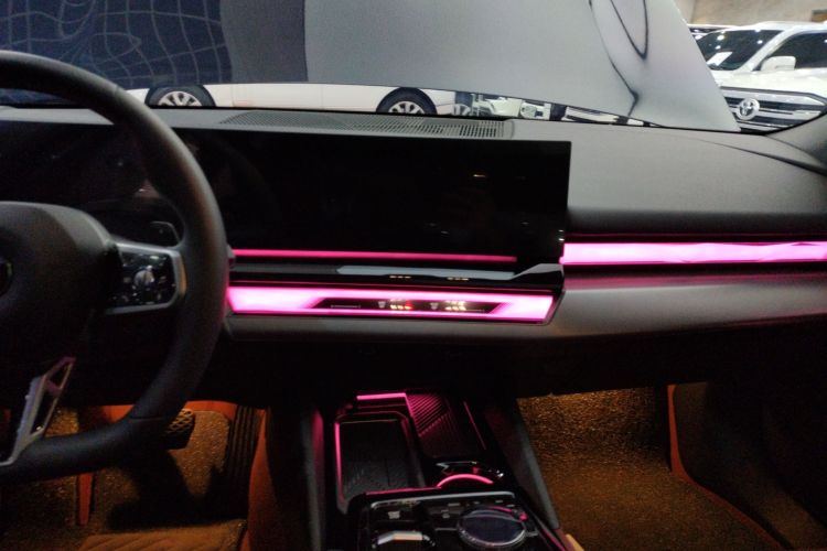 宝马5系 2025款 530Li 领先型 M运动套装中控内饰16