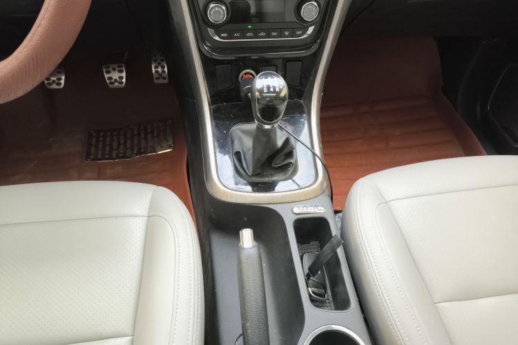 北汽幻速S5 2017款 1.3T 手动尊贵型中控内饰18