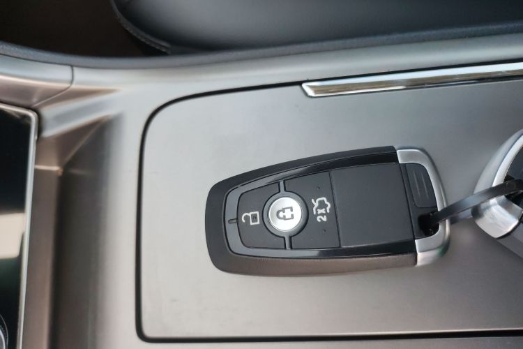 福特 蒙迪欧 2020款 EcoBoost 200 时尚型中控内饰7001