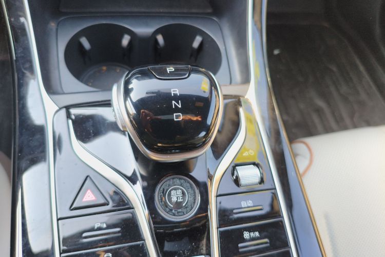 比亚迪 秦PLUS 2024款 荣耀版 DM-i 120KM领先型中控内饰18