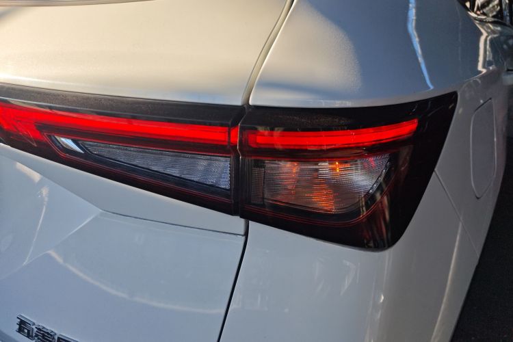 五菱汽车 五菱星辰 2022款 2.0L DHT电速款车身外观9