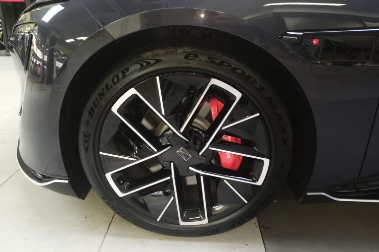 阿维塔12 2023款 650 三激光四驱性能版车身外观6003