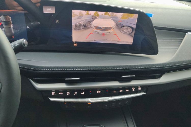 凯迪拉克XT4 2024款 28T 两驱尊贵型中控内饰16