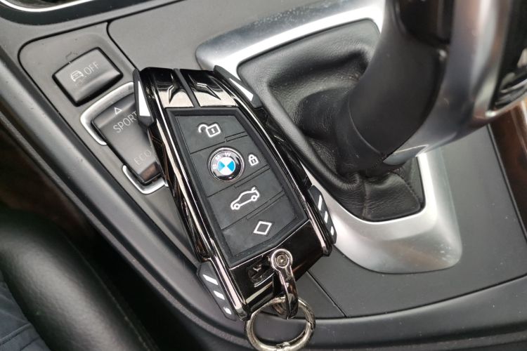 宝马3系 2013款 改款 320Li 豪华设计套装中控内饰7001