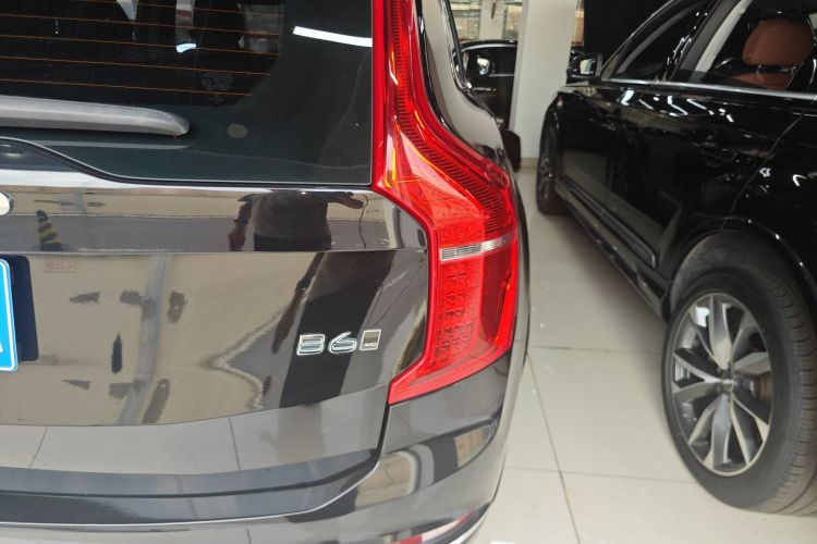 沃尔沃XC90 2021款 B6 智逸豪华版 7座车身外观9