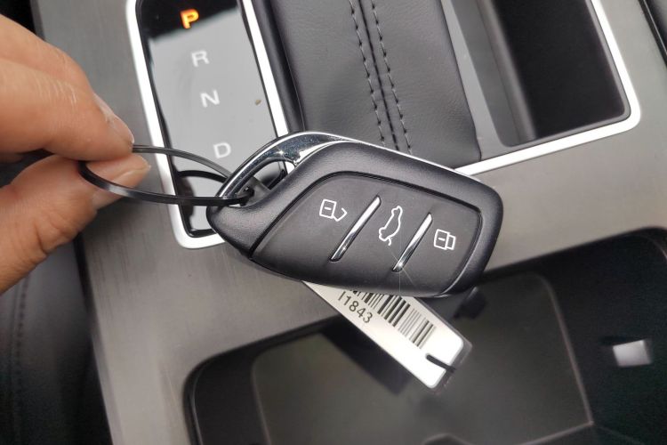 荣威i5 2023款 1.5L CVT豪华版中控内饰7001