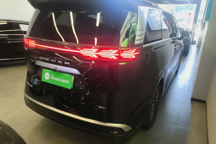 腾势D9 2022款 DM-i 1040 尊贵型车身外观7