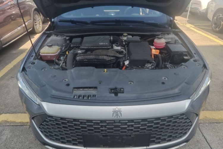 比亚迪 秦PLUS 2021款 DM-i 55KM 旗舰型机舱底盘24