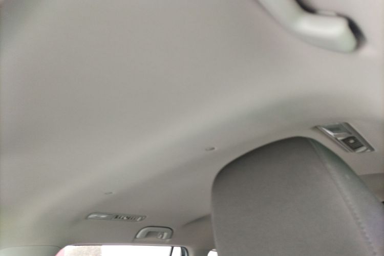 丰田 汉兰达 2023款 2.5L智能电混双擎两驱精英版 5座中控内饰22