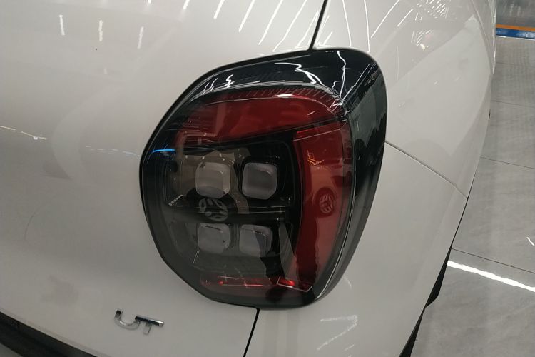 埃安 AION UT 2025款 330星辉版车身外观6006