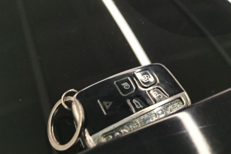 路虎 揽胜极光(进口) 2014款 2.0T 5门耀享版中控内饰11