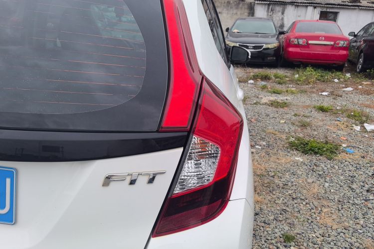 本田 飞度 2018款 1.5L CVT舒适天窗版车身外观9