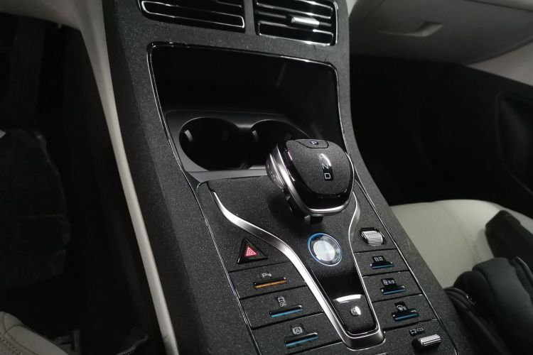 比亚迪 秦PLUS 2024款 荣耀版 DM-i 55KM领先型中控内饰18