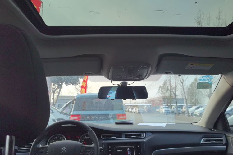 标致408 2015款 1.2T 自动豪华版中控内饰22