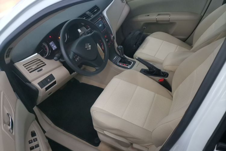 铃木 凯泽西 2011款 2.4L 两驱CVT标准版中控内饰7003