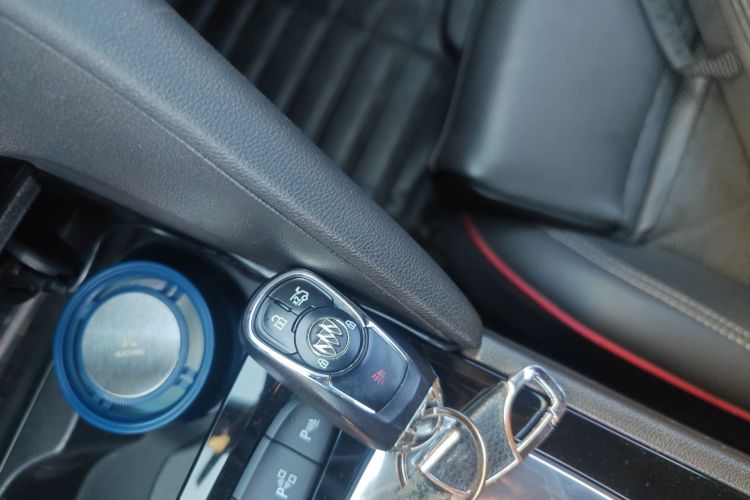 别克 君威 2019款 GS 28T 尊贵型 国VI中控内饰7001