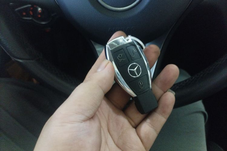 奔驰C级 2018款 C 180 L 时尚型运动版中控内饰11