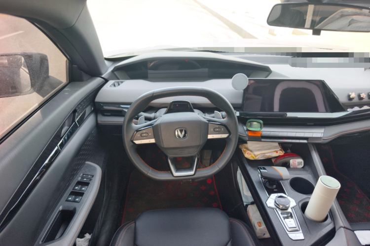 长安UNI-V 2022款 1.5T 智慧领航型中控内饰13