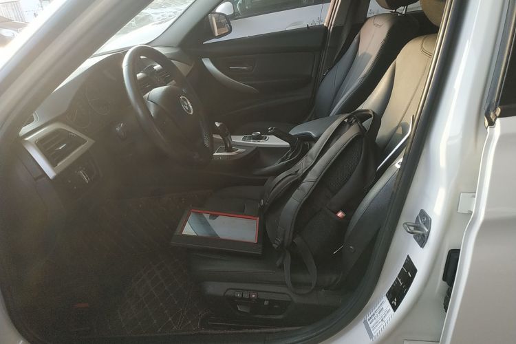 宝马3系 2015款 320i 时尚型局部细节19