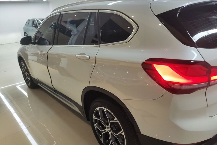 宝马X1 2021款 sDrive20Li 尊享型车身外观6003