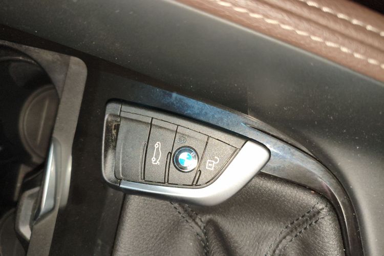 宝马X2 2023款 sDrive25i M运动曜夜版中控内饰11