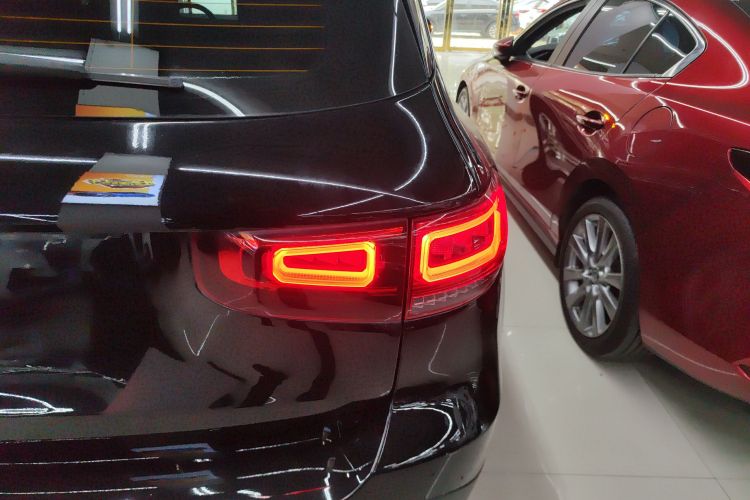 奔驰GLB 2023款 GLB 220 动感型车身外观6006