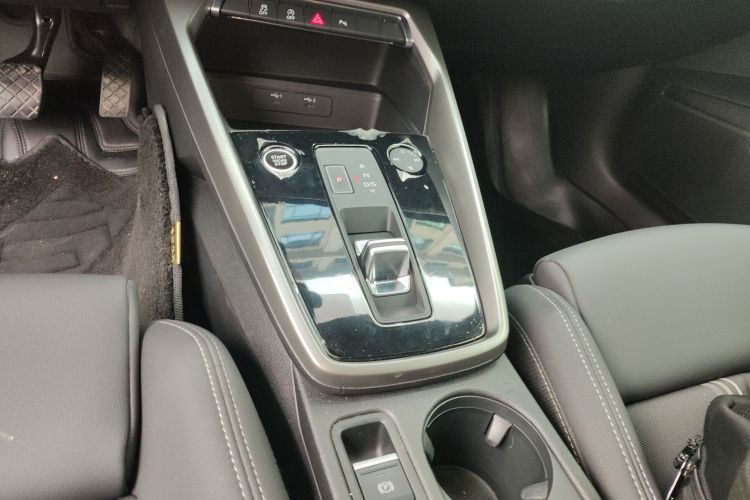 奥迪A3 2023款 改款 A3L Limousine 35 TFSI 时尚运动型中控内饰18