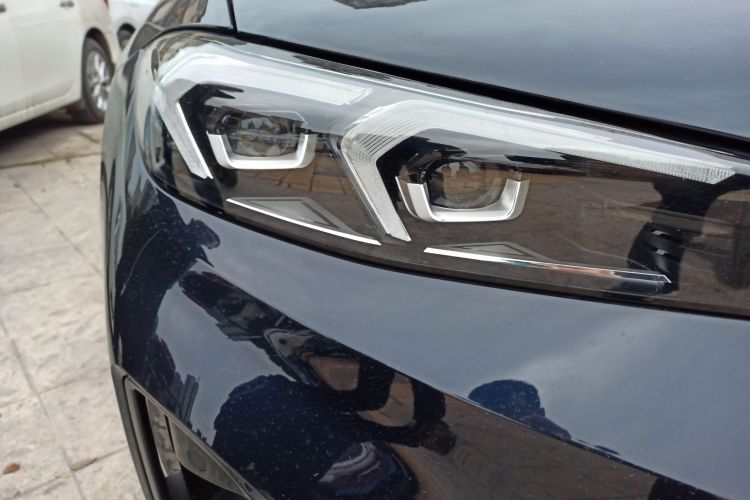 宝马i3 2022款 eDrive 35 L车身外观8