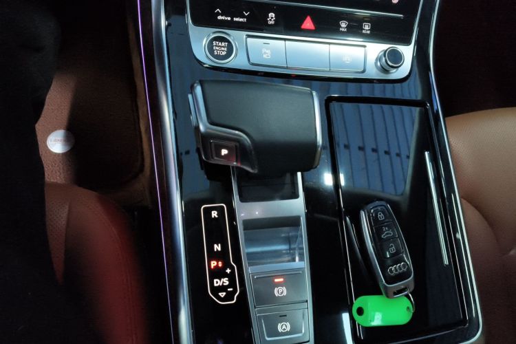 奥迪Q7 2022款 45 TFSI quattro S line运动型中控内饰18