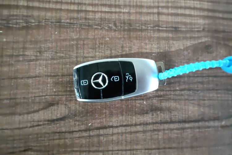 奔驰E级 2016款 E 200 L 运动型中控内饰7001