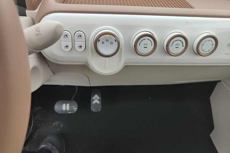 奔腾小马 2026款 222km 萌趣马 Plus中控内饰18