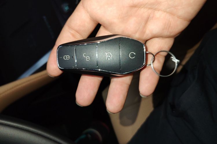 比亚迪 宋L DM-i 2024款 112km 超越型中控内饰11