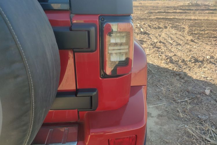 北京BJ40 2020款 2.0T 自动四驱致敬2020版侠客型车身外观9