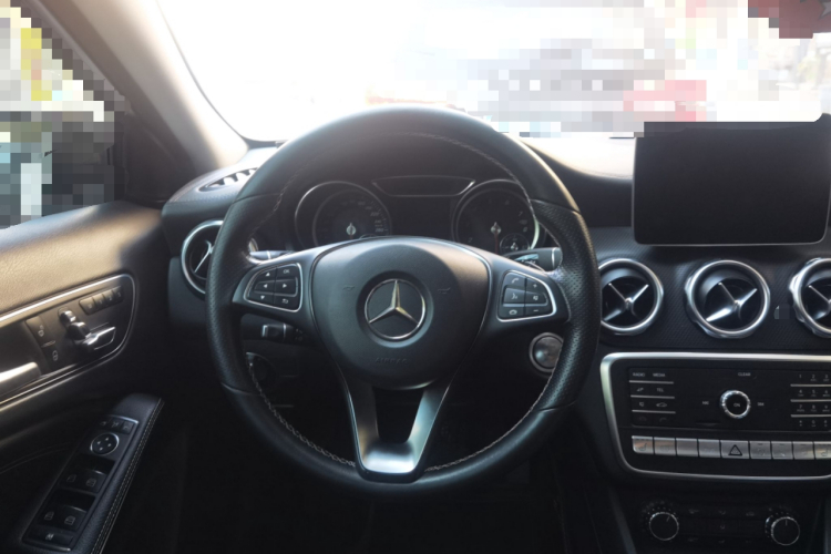 奔驰GLA 2018款 GLA 220 4MATIC 运动型局部细节13