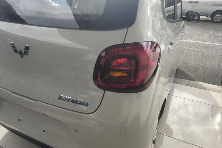 五菱汽车 宏光MINIEV 2025款 四门版 臻享+款车身外观6006