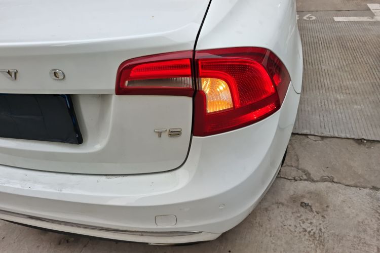 沃尔沃S60 2014款 S60L T5 智驭版车身外观9