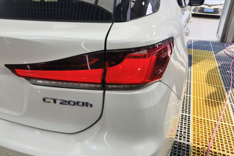 雷克萨斯CT 2020款 CT200h 精英版 单色车身外观9