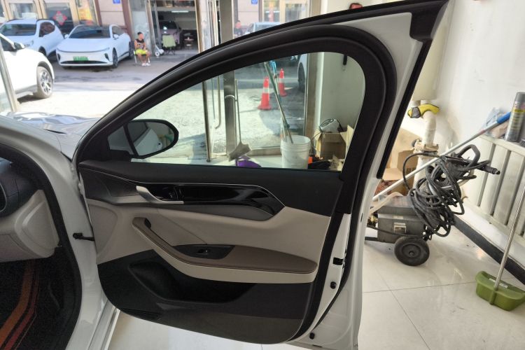 比亚迪 秦PLUS 2023款 冠军版 DM-i 120KM领先型中控内饰42