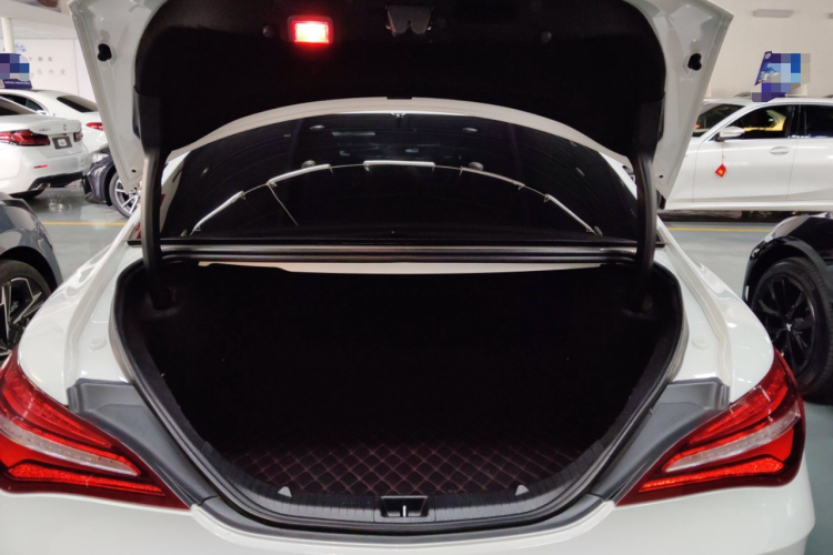 奔驰CLA 2018款 CLA 220 4MATIC机舱底盘23